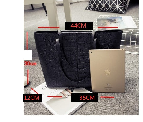 Versatile large capacity handbag